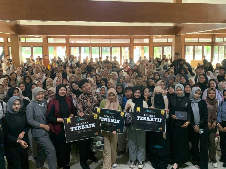 Membangun Kepercayaan Diri: Galeri Bertumbuh Ajak Ratusan Anak Muda Ngawi Berlatih Public Speaking 2025
