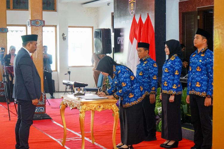 243 CPNS dan 49 PPPK Dilantik di Ngawi, Bupati Tekankan Integritas dan Pengabdian ASN