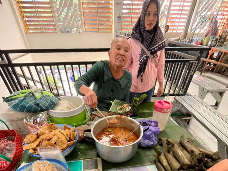 Lethok Mbah Sumini, Kuliner Legendaris di Lantai 2 Pasar Besar Ngawi