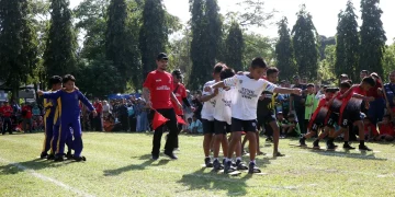 Bakiak, Egrang, dan Gobak Sodor Ramaikan Alun-Alun Ngawi