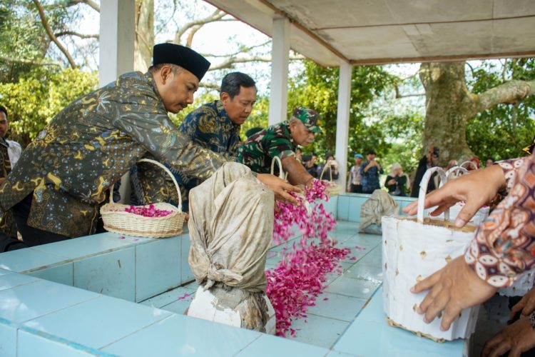 Ziarah Makam Leluhur, Pemkab Ngawi Awali Peringatan Hari Jadi ke-667 Tahun 2025