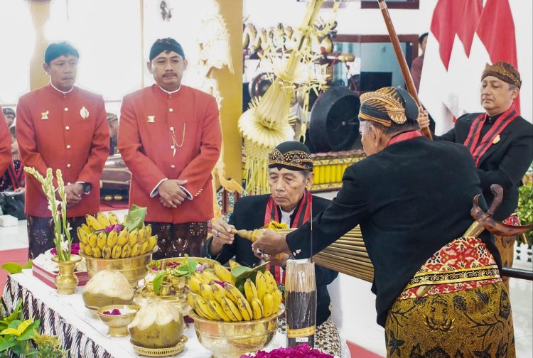 Hari Jadi Ngawi ke-667: Empat Pusaka Disucikan dalam Tradisi Jamasan