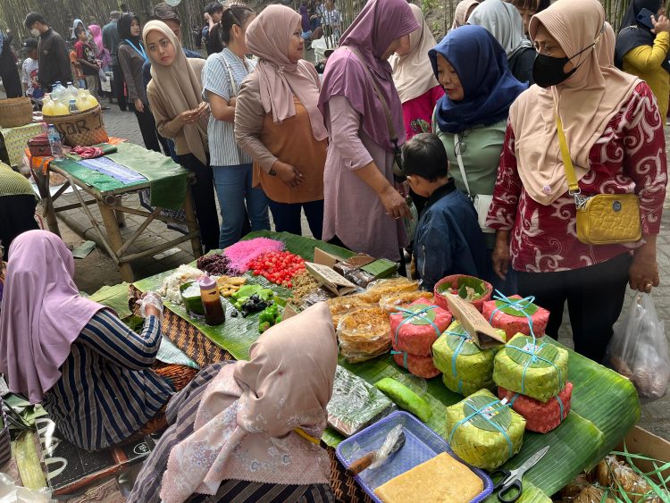 Pasar Jadoel Ahad Legi Tawun, Wisata Tradisional Unik di Ngawi