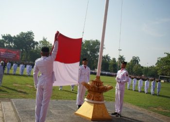 Pengibaran Bendera Merah Putih di Kabupaten Ngawi Berjalan Khidmat