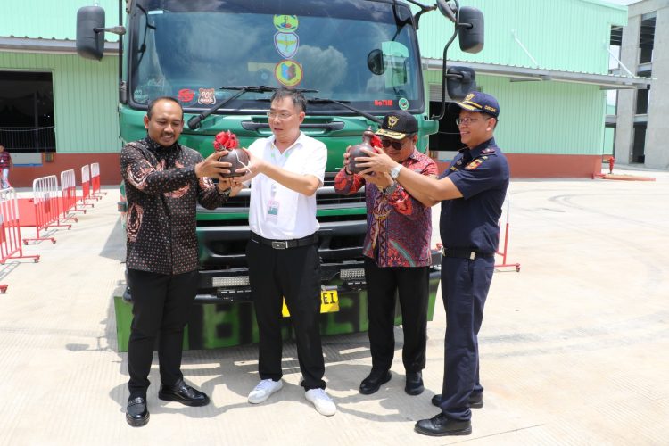 Bupati Ngawi Lepas Ekspor Perdana Mainan OEM ke Amerika Serikat Senilai Rp800 Juta