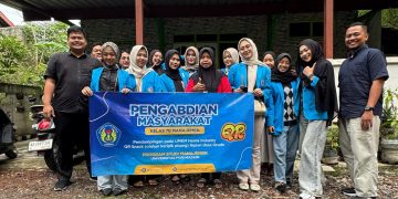 Peningkatan Strategi Pemasaran UMKM QR Keripik Ngawi Pada Sosial  Media TikTok Melalui Program Abdi Masyarakat Mahasiswa Manajemen  7B Universitas PGRI Madiun.