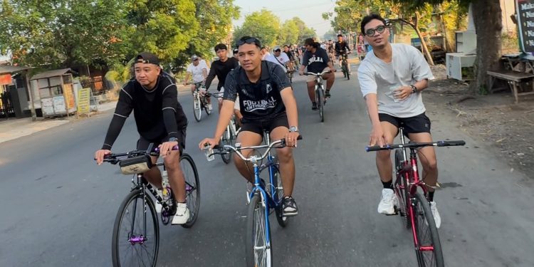 Sliyat-Sliyut Keliling Kota Ngawi, Gowes Pagi Bareng FOR.ASS Nikmati Suasana Kota