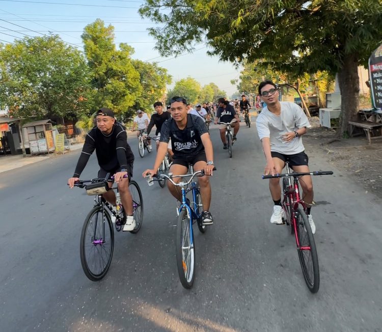 Sliyat-Sliyut Keliling Kota Ngawi, Gowes Pagi Bareng FOR.ASS Nikmati Suasana Kota